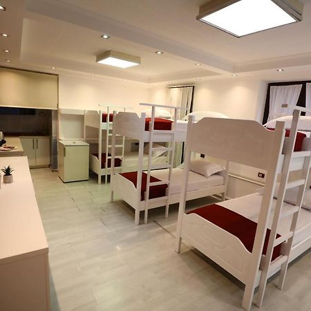 Little Corner Hostel Тирана Экстерьер фото