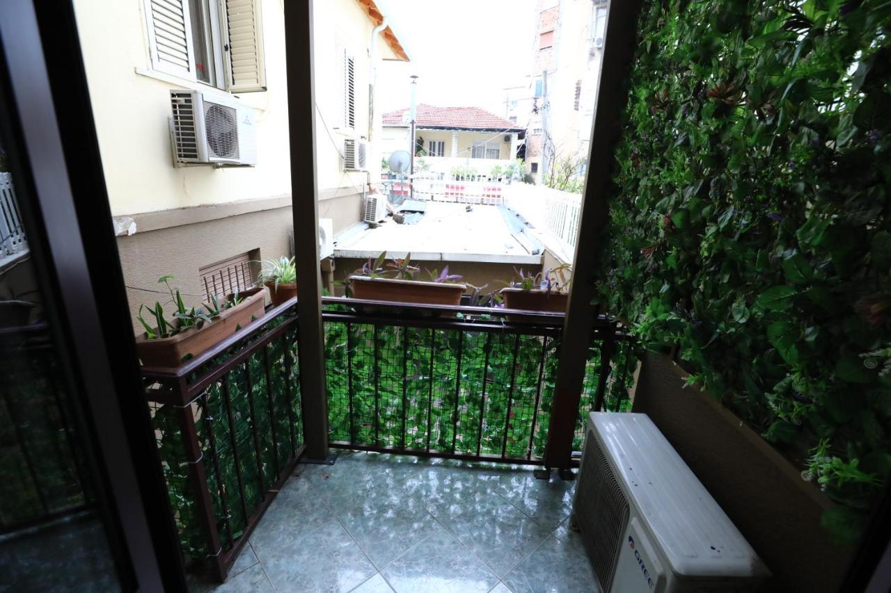 Little Corner Hostel Тирана Экстерьер фото