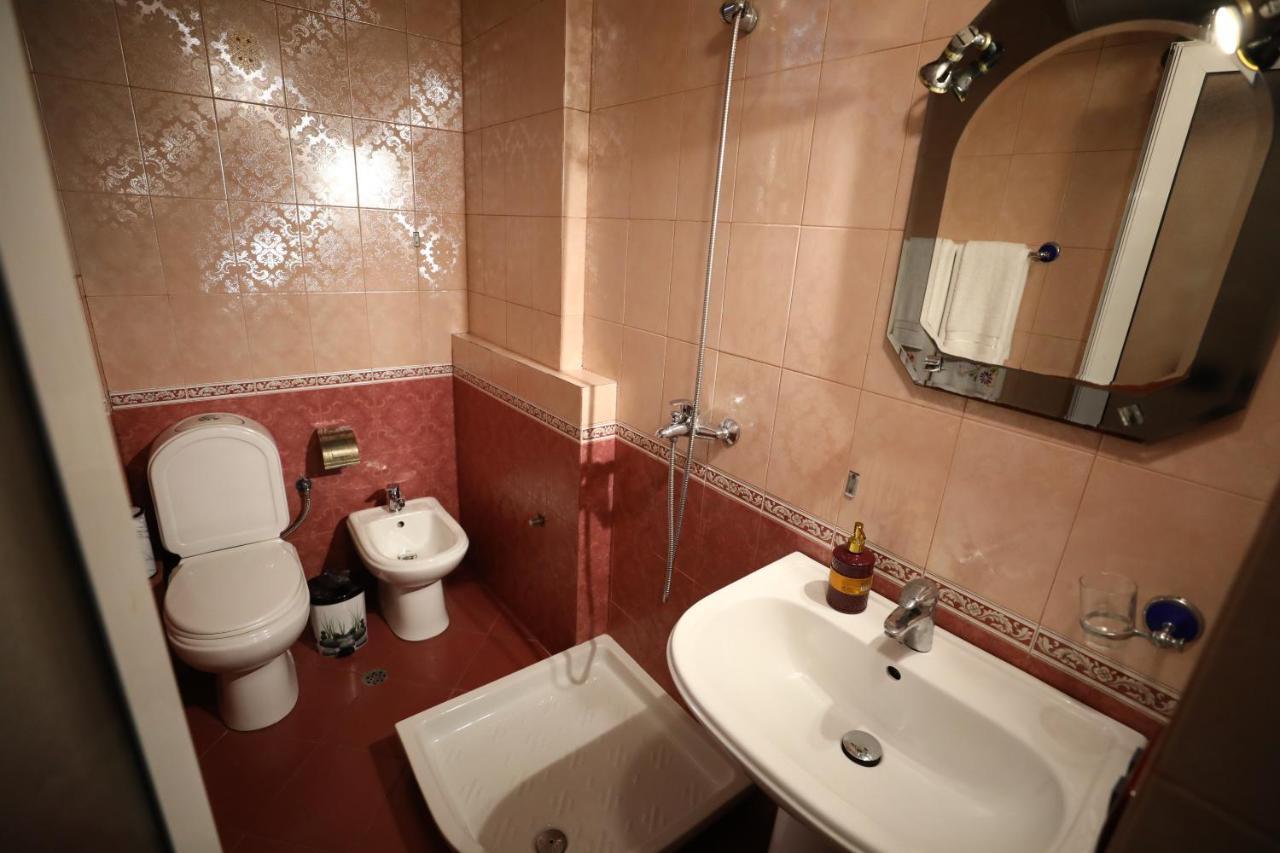 Little Corner Hostel Тирана Экстерьер фото