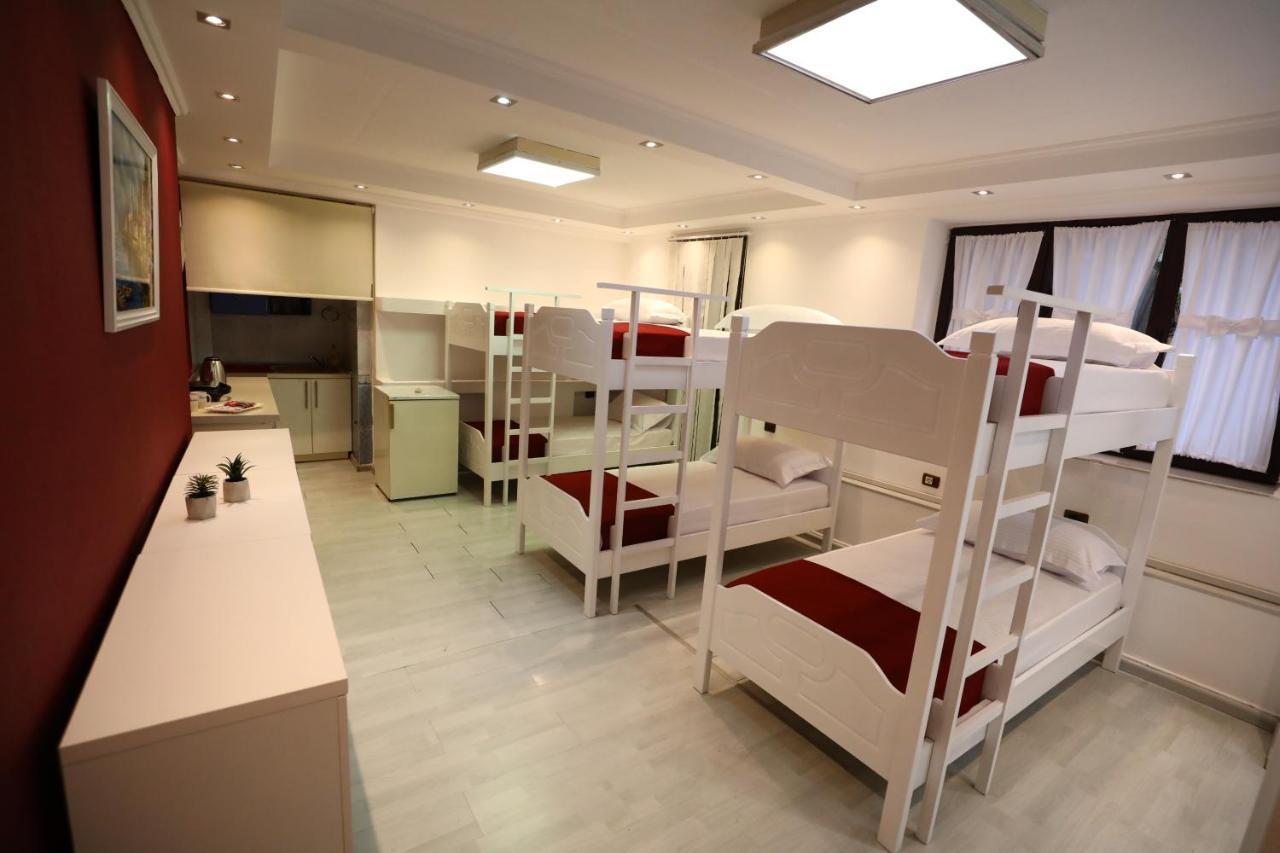 Little Corner Hostel Тирана Экстерьер фото
