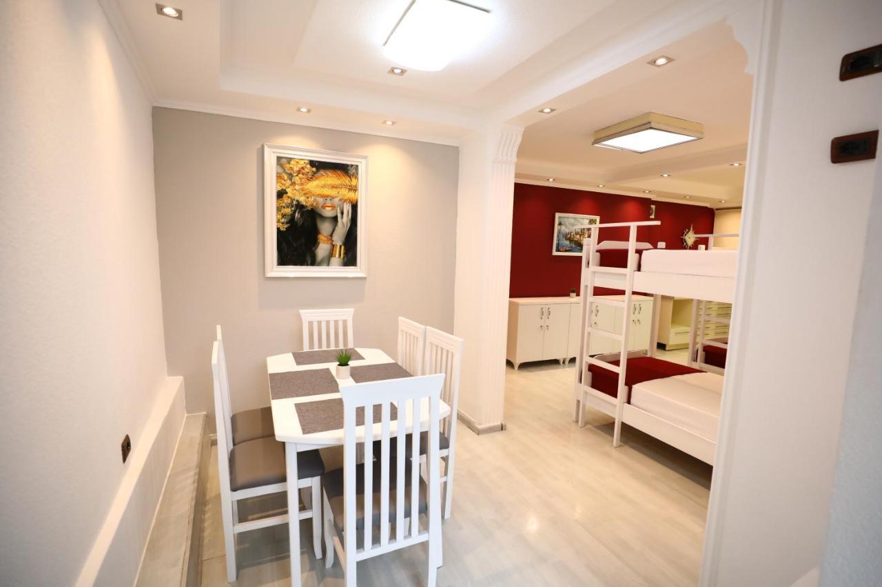 Little Corner Hostel Тирана Экстерьер фото